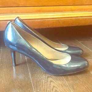 Tory Burch Patent Leather Navy Round Toe Pump 10.5